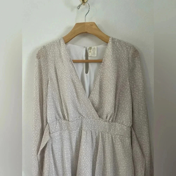 Japna Tan and White Leopard Print Lined Long Sleeve Dress Size Large - Picture 3 of 9